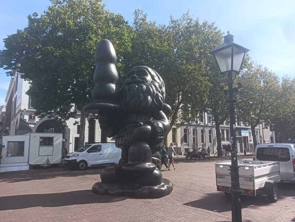 Buttplug standbeeld Rotterdam